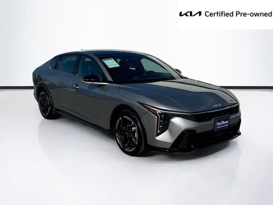 2025 Kia K4 GT-Line photo 1