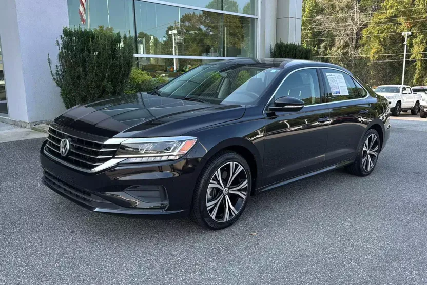 2021 Volkswagen Passat 2.0T SE photo 1