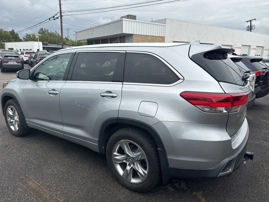 2017 Toyota Highlander Limited photo 1