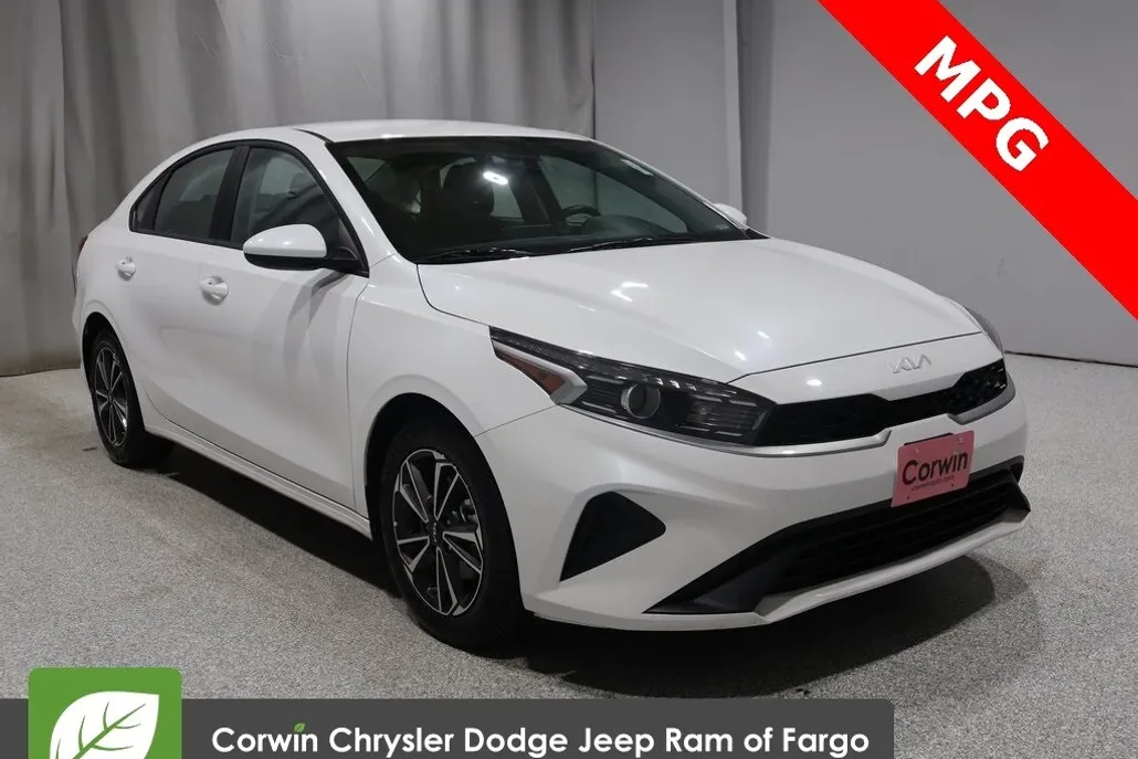 2024 Kia Forte LXS photo 1