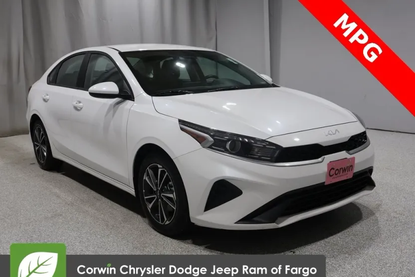2024 Kia Forte LXS photo 1