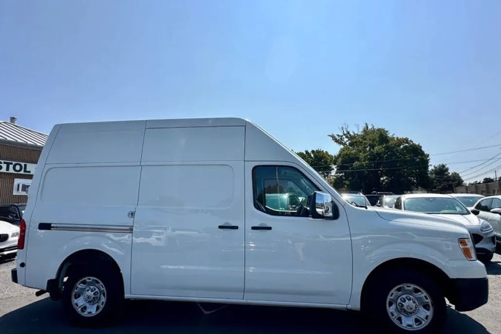 2018 Nissan NV2500 HD SV photo 1