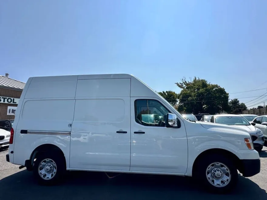2018 Nissan NV2500 HD SV photo 1