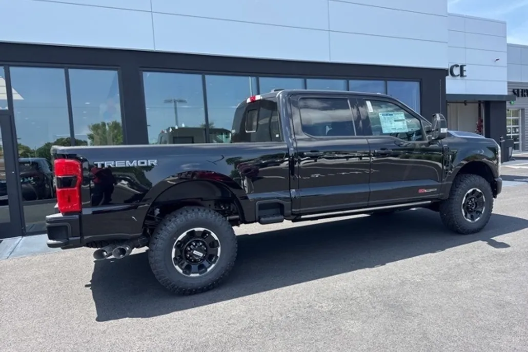 2025 Ford F-250 Lariat photo 1
