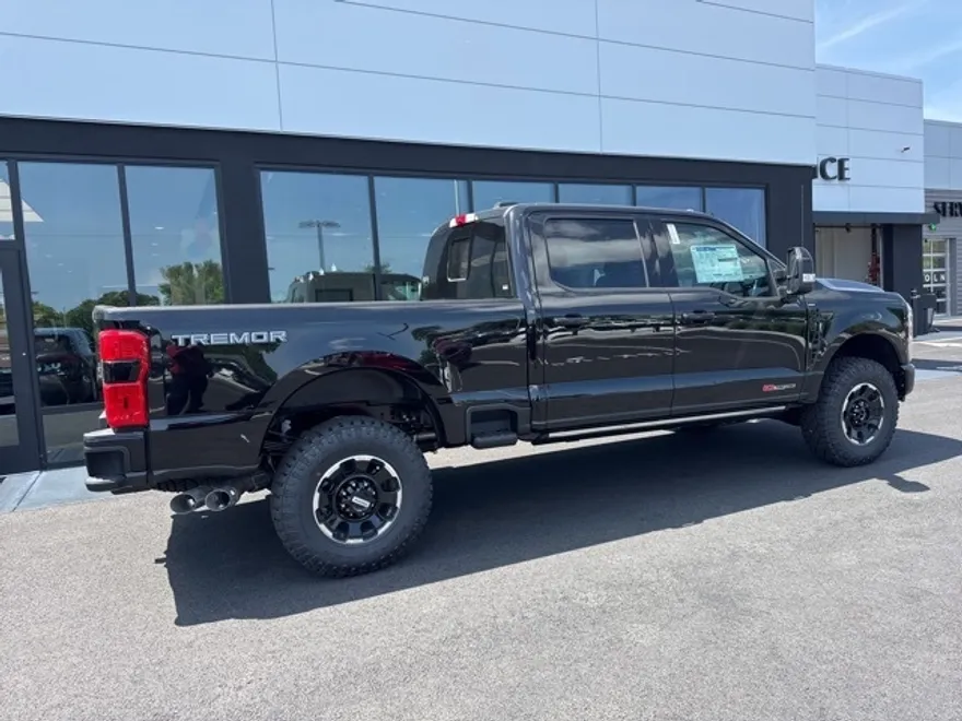 2025 Ford F-250 Lariat photo 1