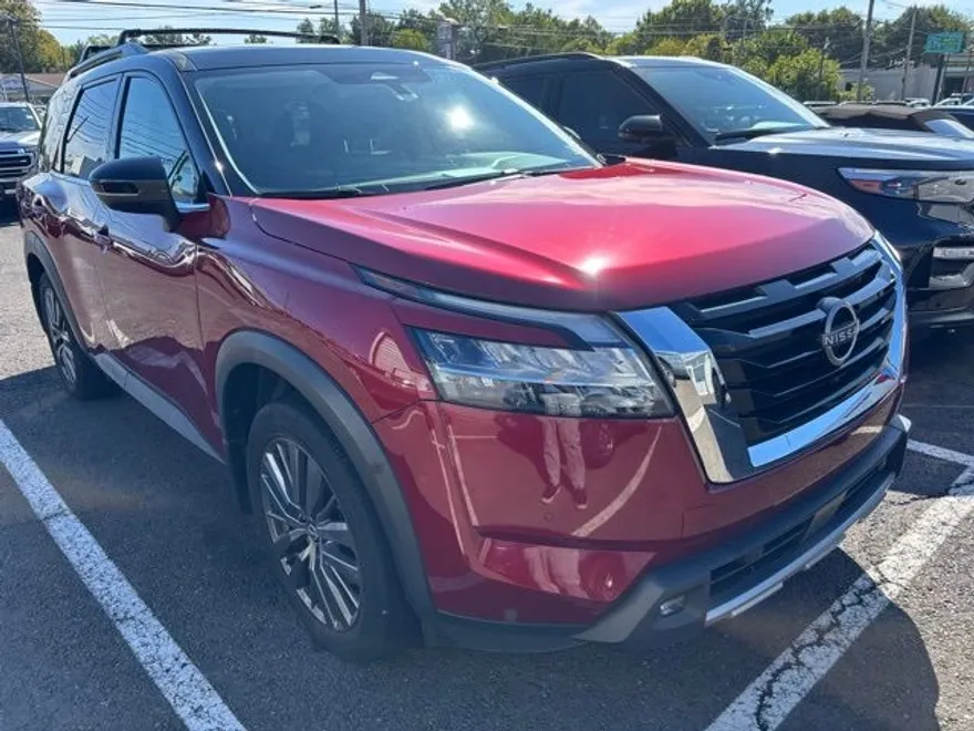 2022 Nissan Pathfinder SL photo 1