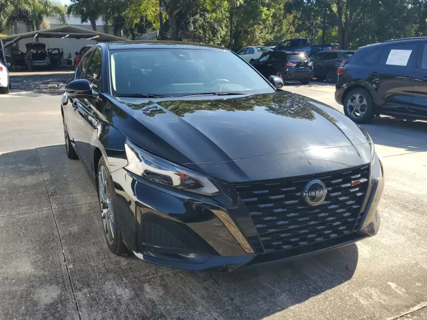 2023 Nissan Altima SR VC-Turbo photo 1