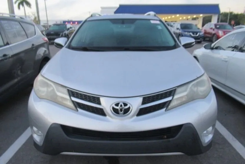 2015 Toyota RAV4 XLE photo 1