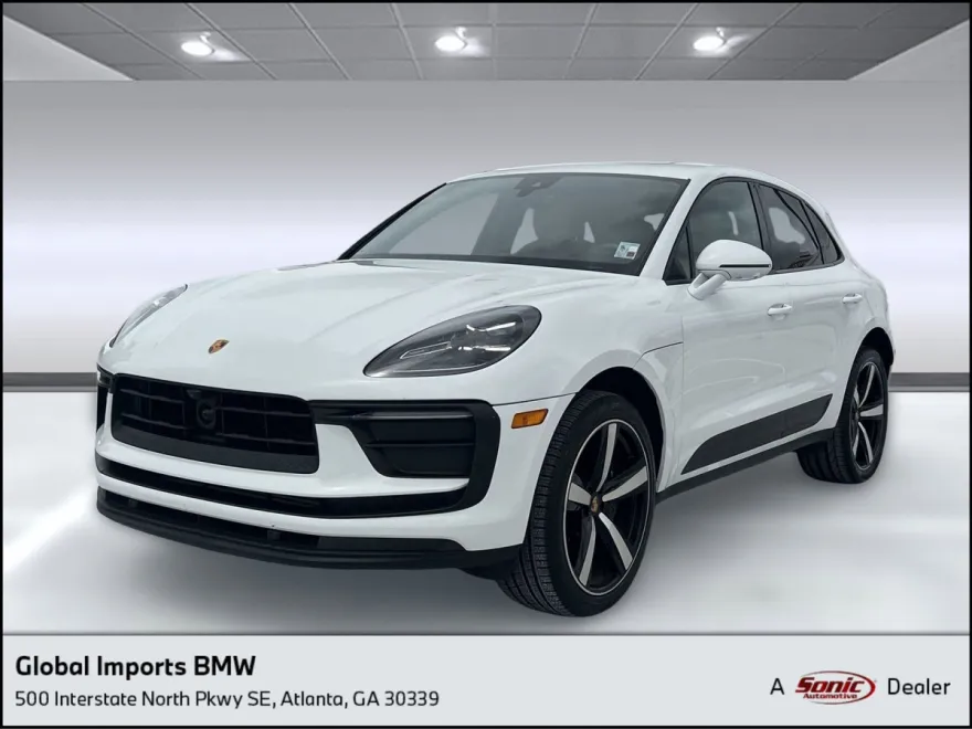 2023 Porsche Macan T photo 1