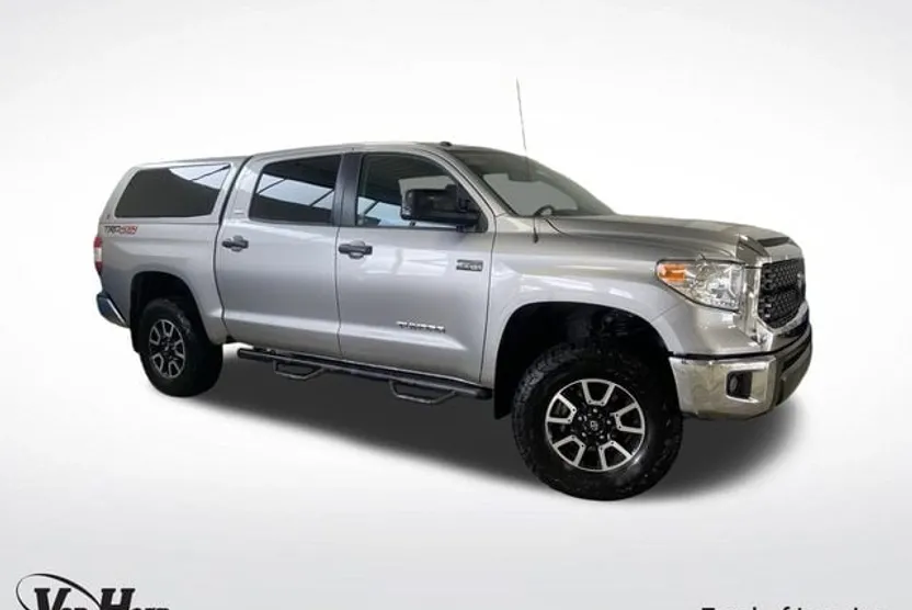 2017 Toyota Tundra SR5 photo 1