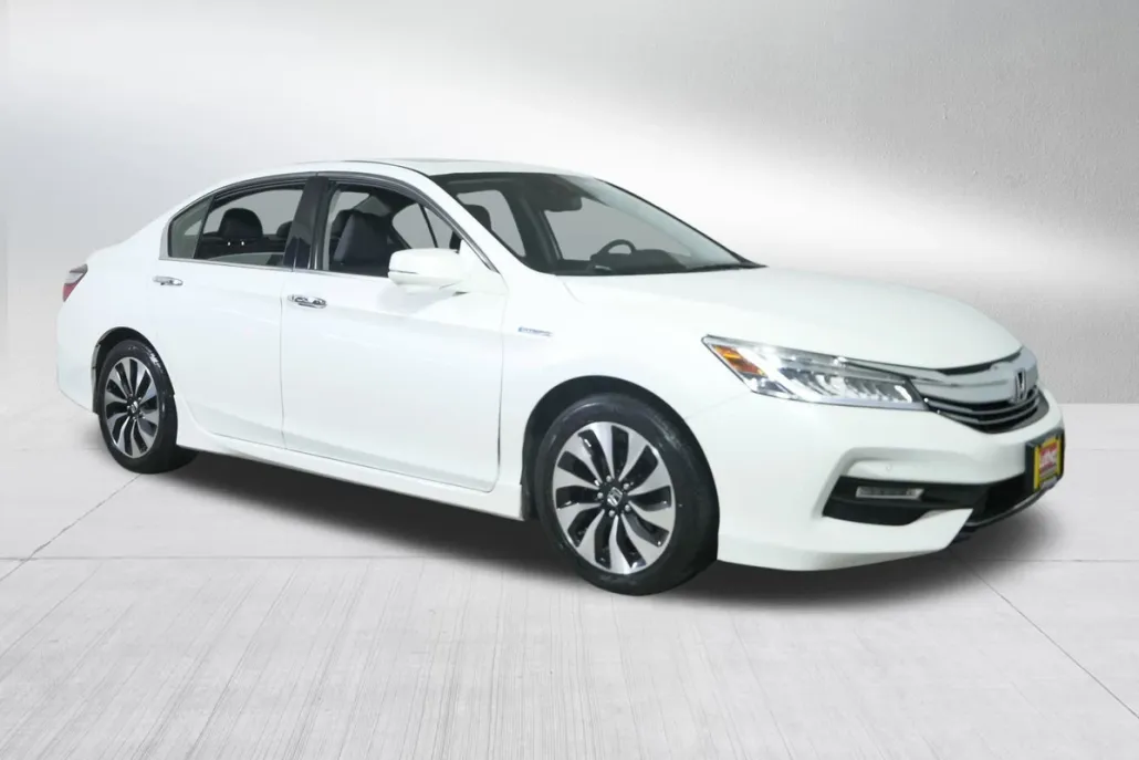 2017 Honda Accord Hybrid Touring photo 1