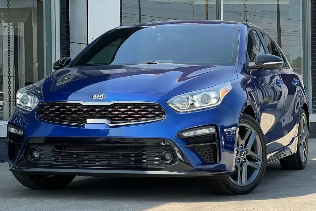 2020 Kia Forte GT-Line photo 1