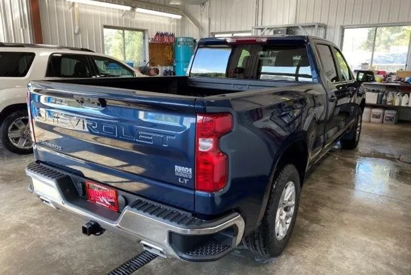 2022 Chevrolet Silverado 1500 LT photo 1