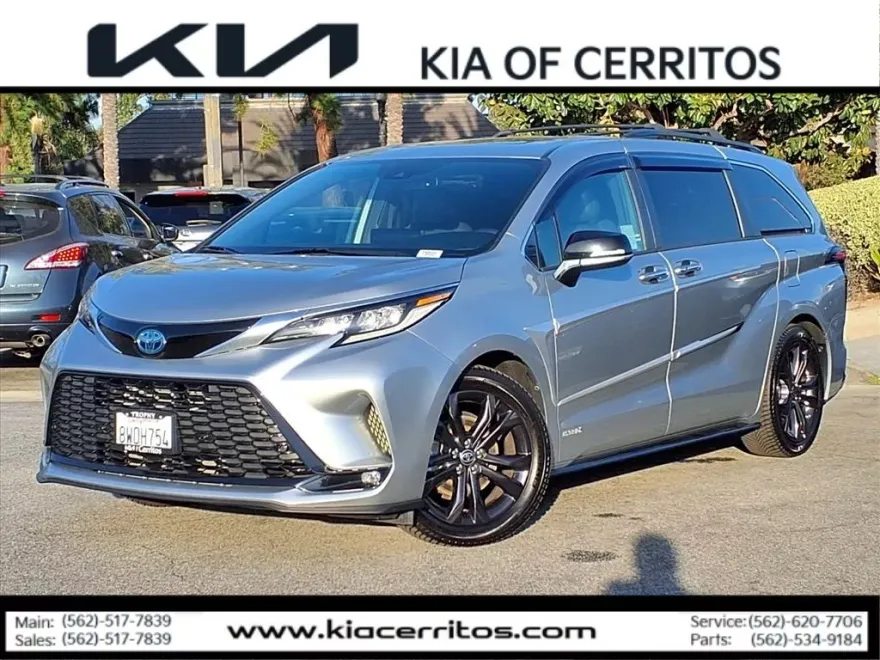 2021 Toyota Sienna XSE photo 1