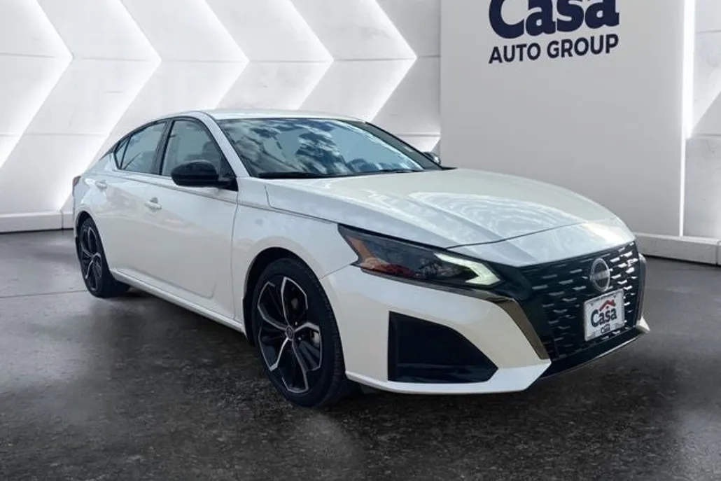 2025 Nissan Altima 2.5 SR photo 1