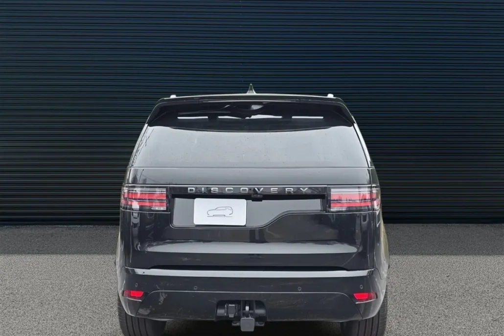 2025 Land Rover Discovery P300 Dynamic SE photo 1