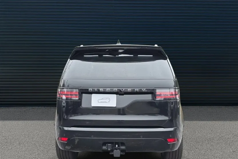2025 Land Rover Discovery P300 Dynamic SE photo 1