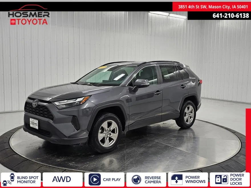 2022 Toyota RAV4 XLE photo 1