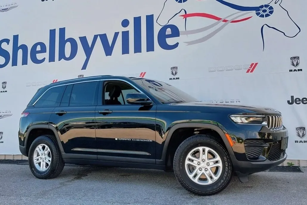 2023 Jeep Grand Cherokee Laredo photo 1