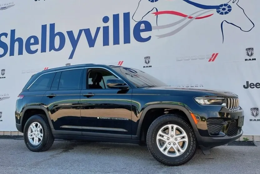 2023 Jeep Grand Cherokee Laredo photo 1