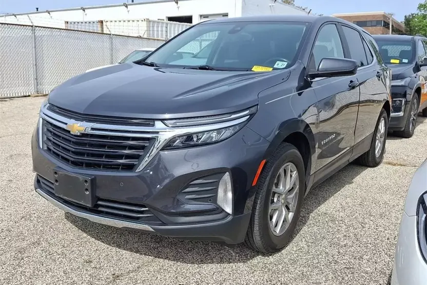 2022 Chevrolet Equinox LT photo 1