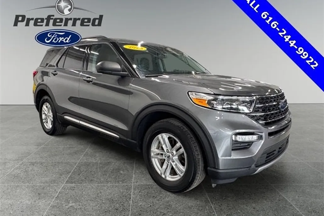 2023 Ford Explorer XLT photo 1