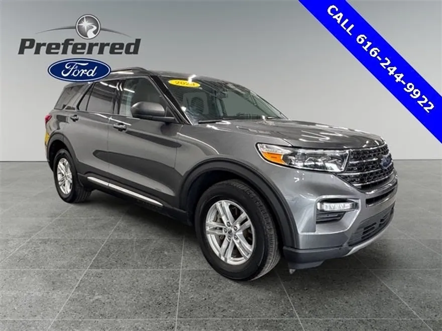 2023 Ford Explorer XLT photo 1
