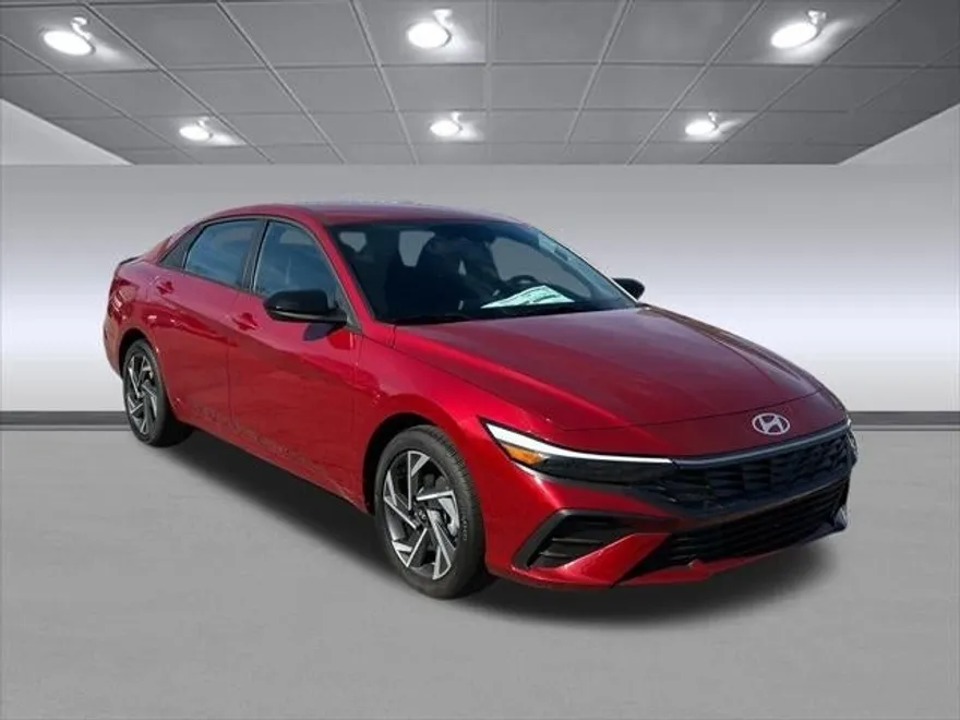 2025 Hyundai Elantra SEL Sport photo 1