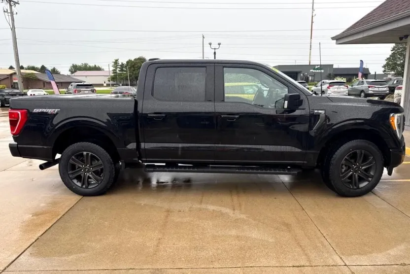 2021 Ford F-150 XLT photo 1