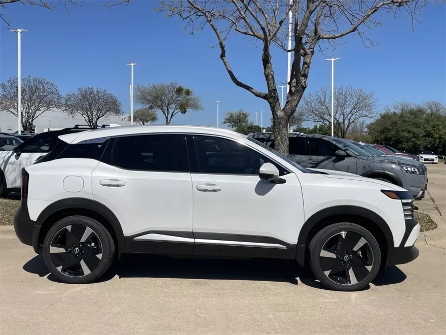 2025 Nissan Kicks SR photo 1