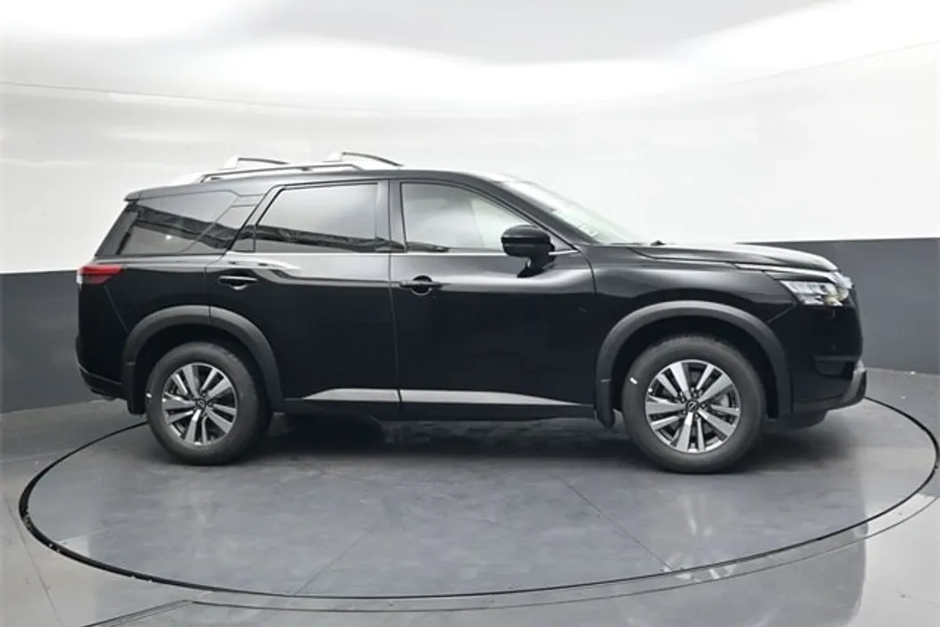 2025 Nissan Pathfinder SL photo 1