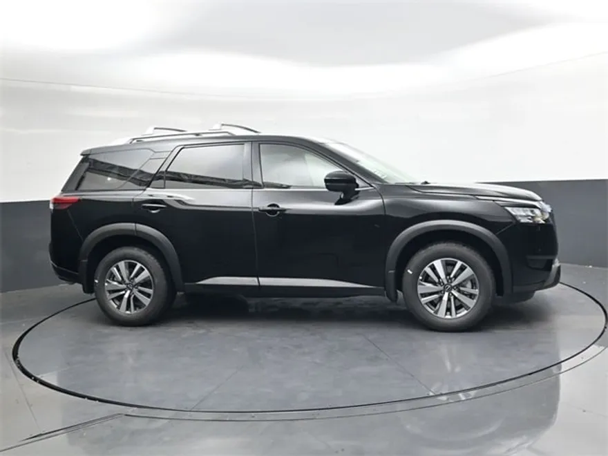 2025 Nissan Pathfinder SL photo 1