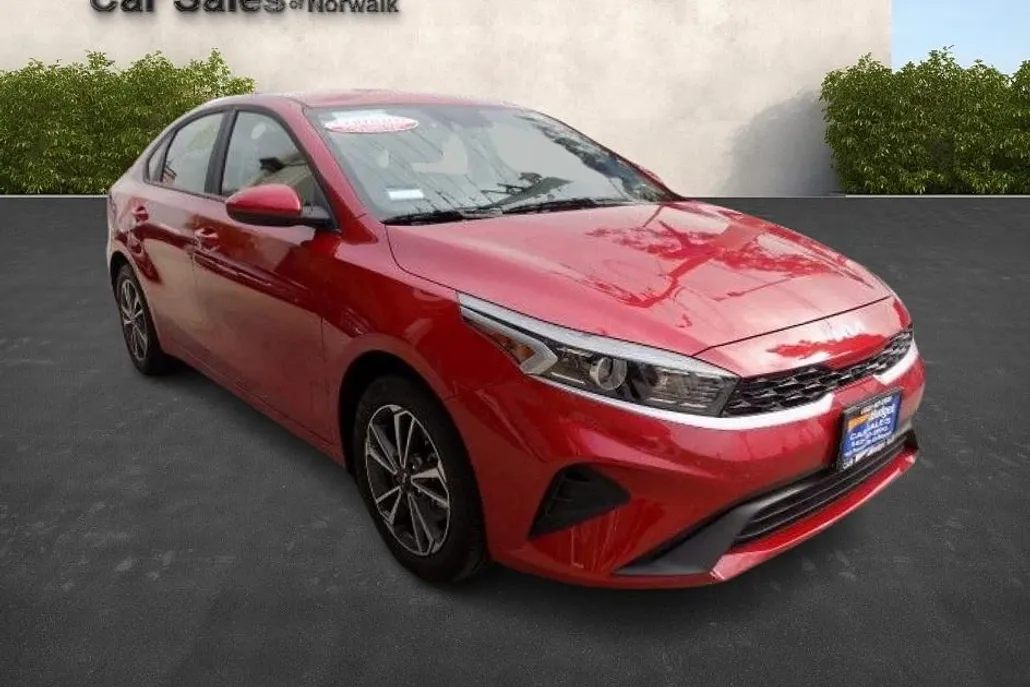 2024 Kia Forte LXS photo 1