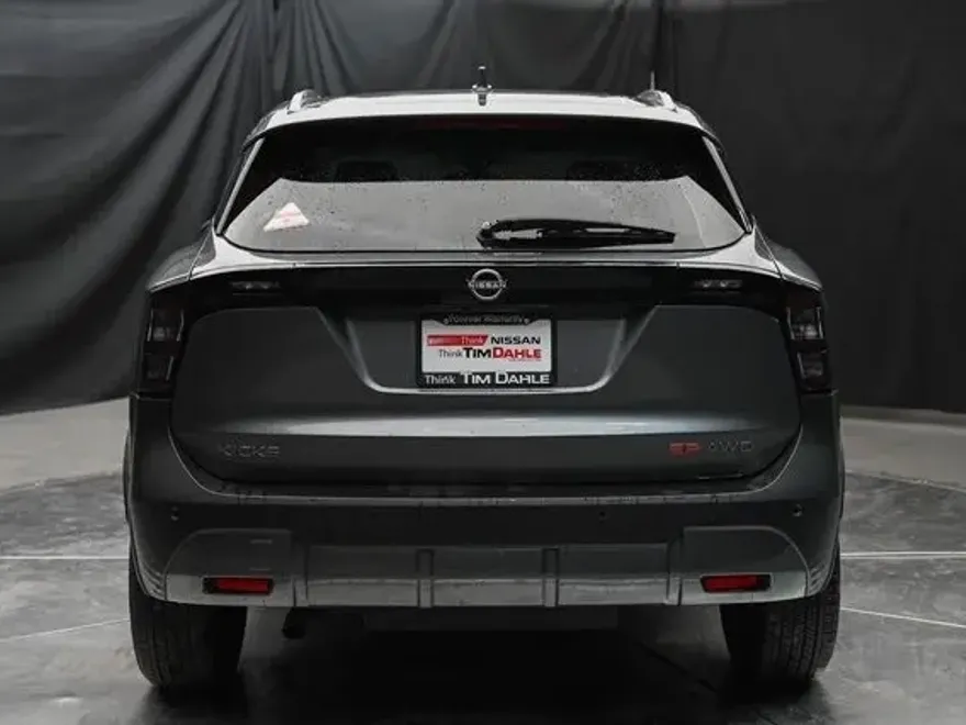 2025 Nissan Kicks SR photo 11