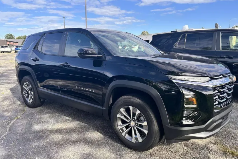 2026 Chevrolet Equinox LT photo 1