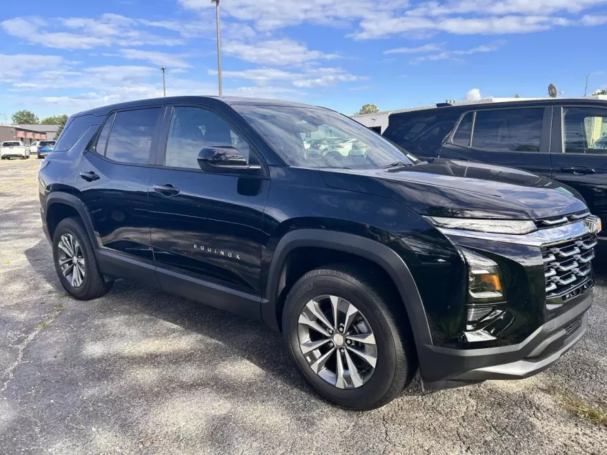 2026 Chevrolet Equinox LT photo 1