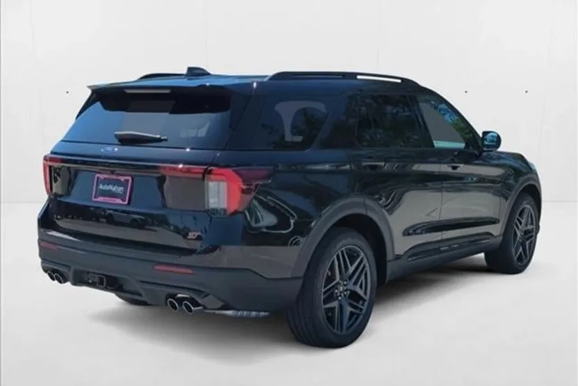 2025 Ford Explorer ST photo 1