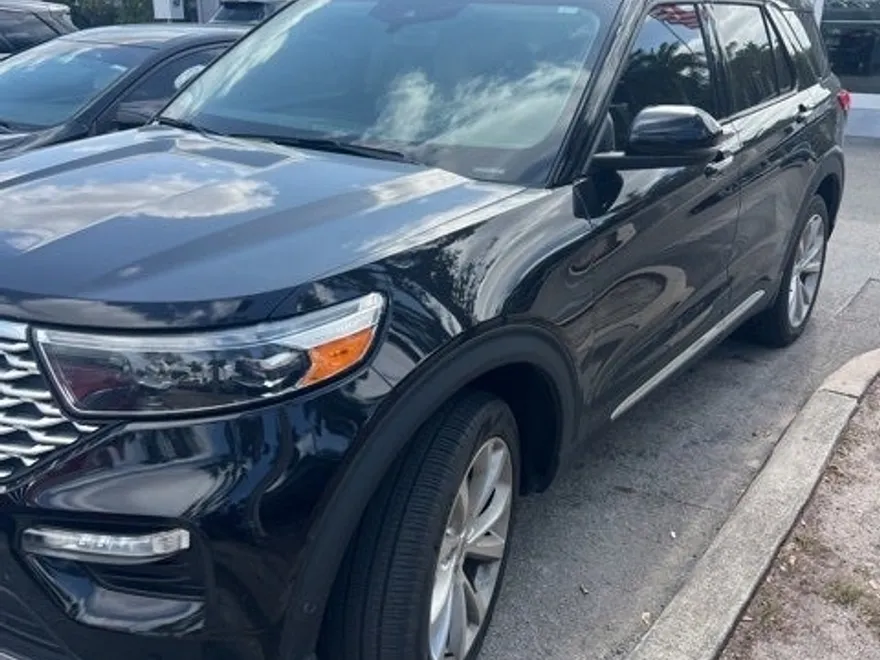 2022 Ford Explorer Platinum photo 1