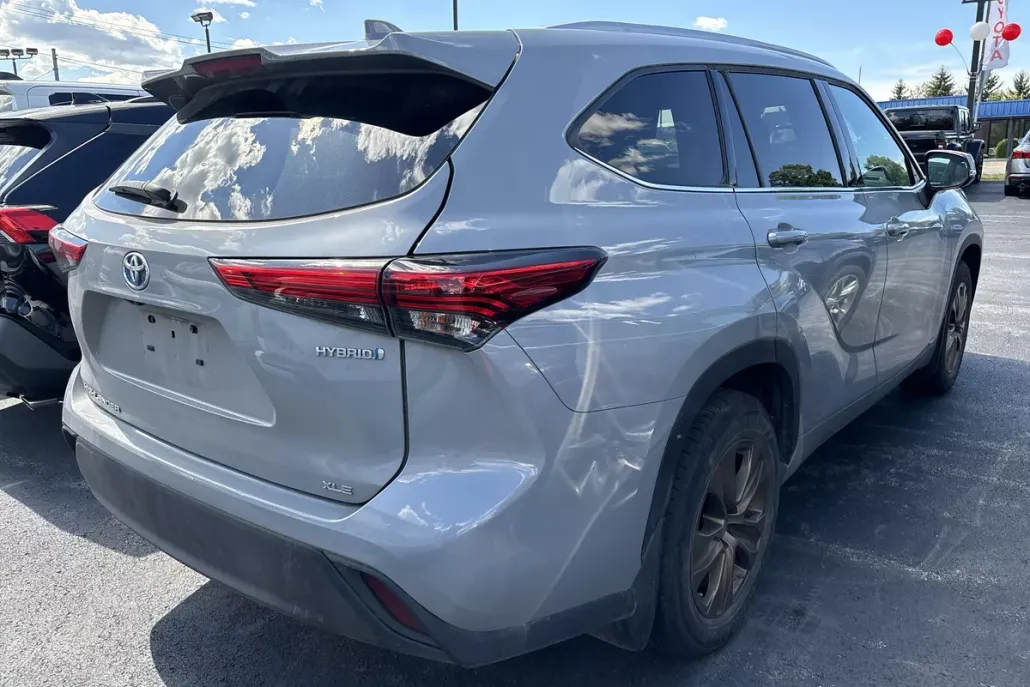 2022 Toyota Highlander Hybrid Bronze Edition photo 1