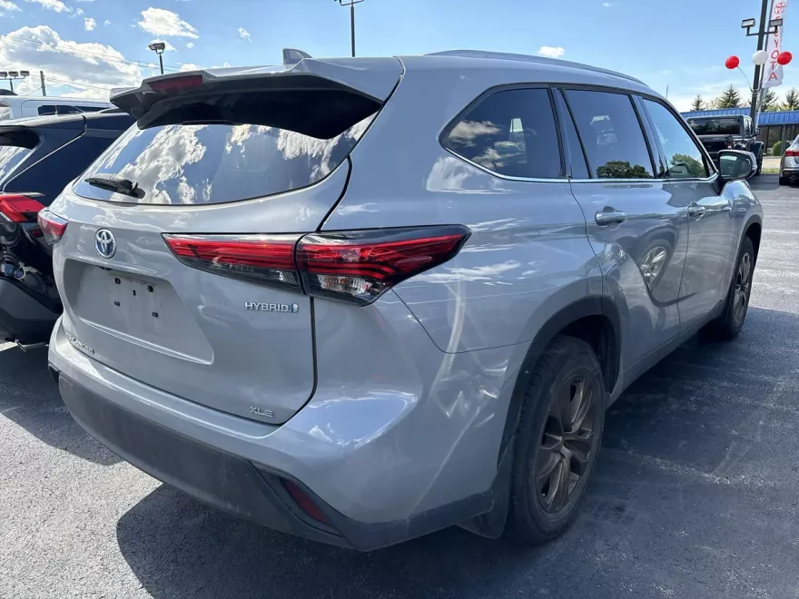2022 Toyota Highlander Hybrid Bronze Edition photo 1