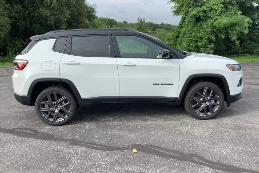 2025 Jeep Compass Limited photo 1