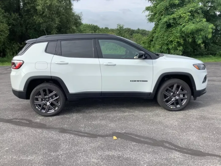 2025 Jeep Compass Limited photo 1