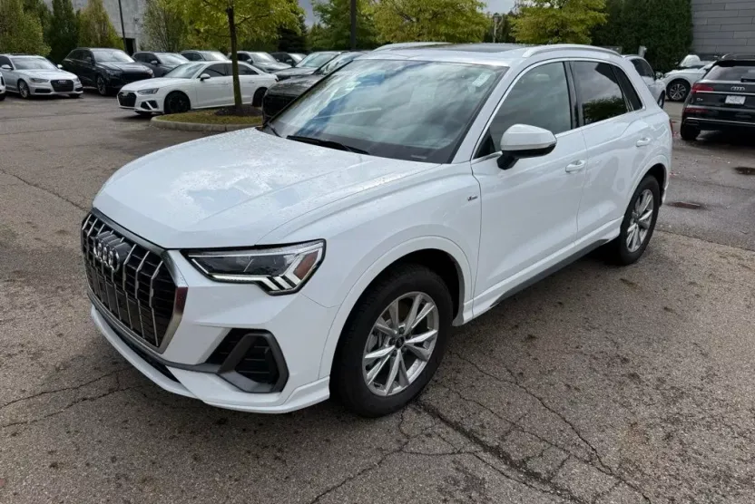 2025 Audi Q3 S line Premium photo 1