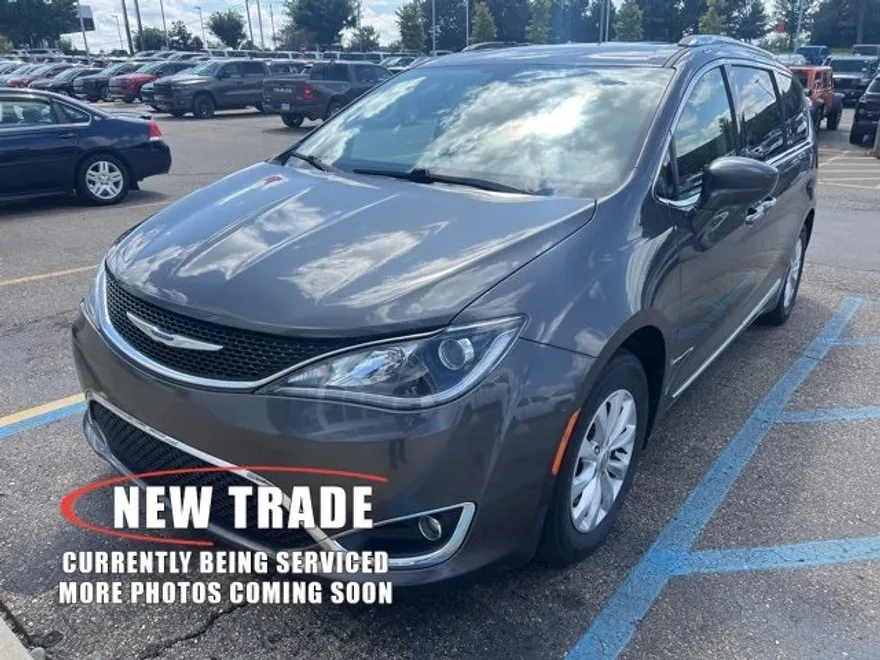 2018 Chrysler Pacifica Touring Plus photo 1