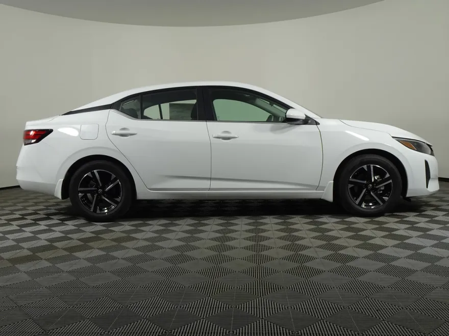 2025 Nissan Sentra SV photo 1
