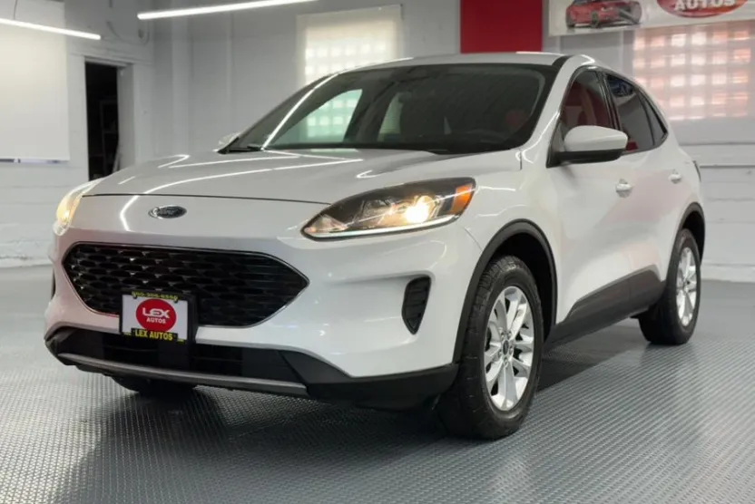 2020 Ford Escape SE photo 1