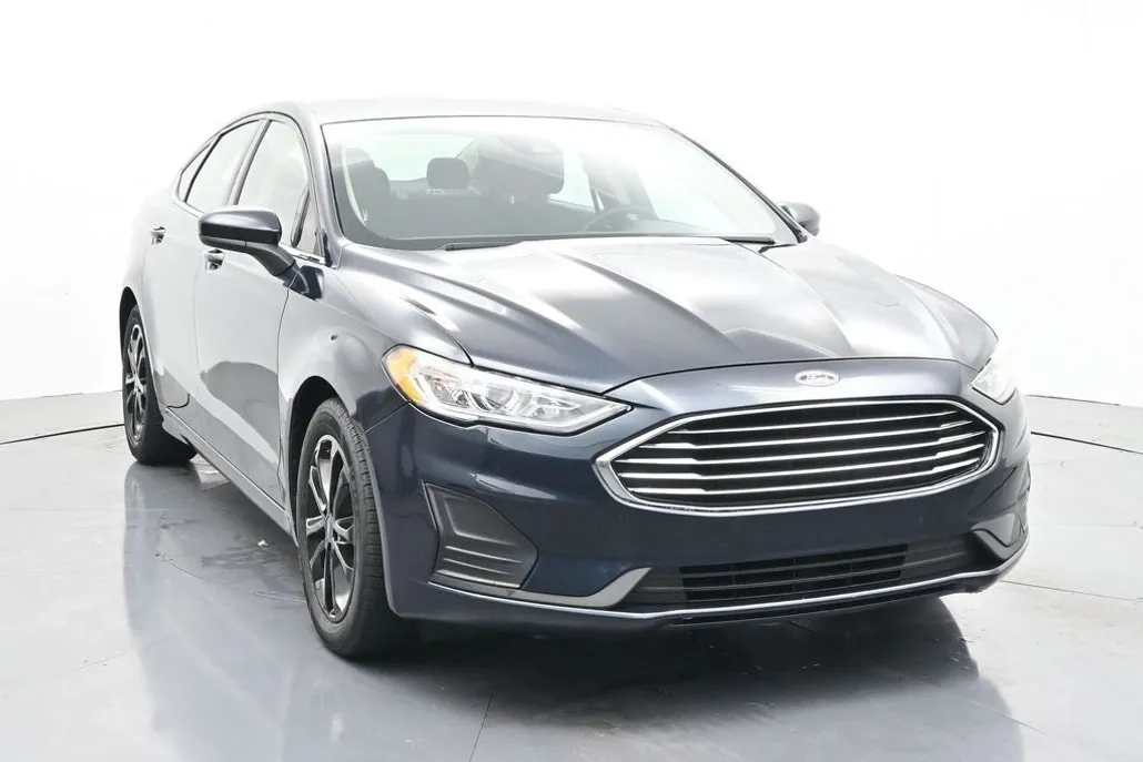 2020 Ford Fusion SE photo 1