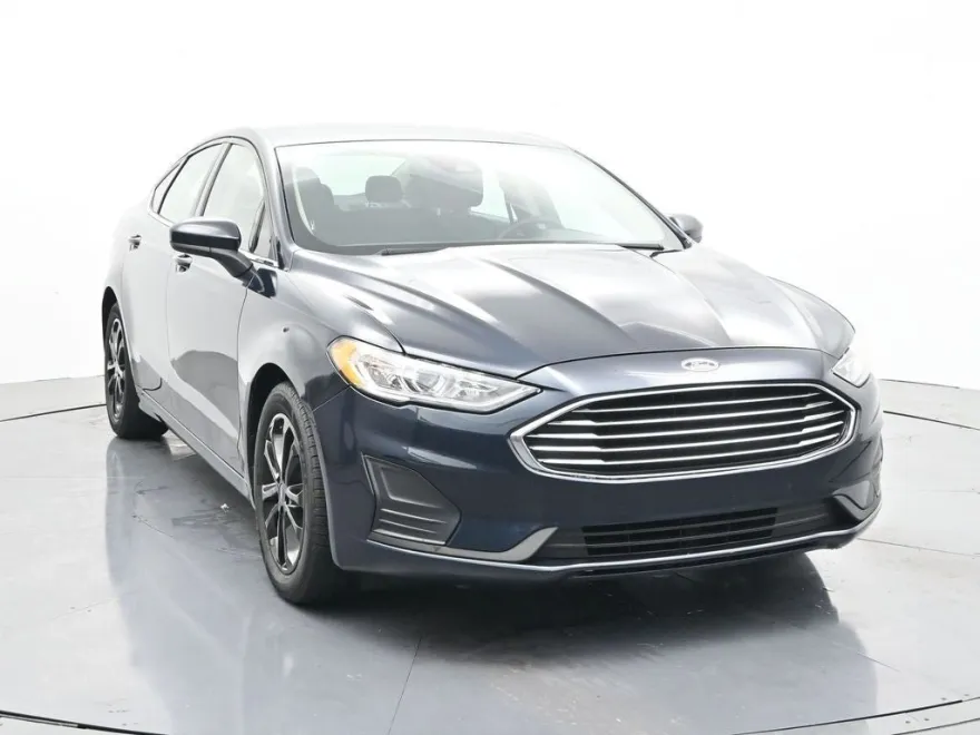 2020 Ford Fusion SE photo 1