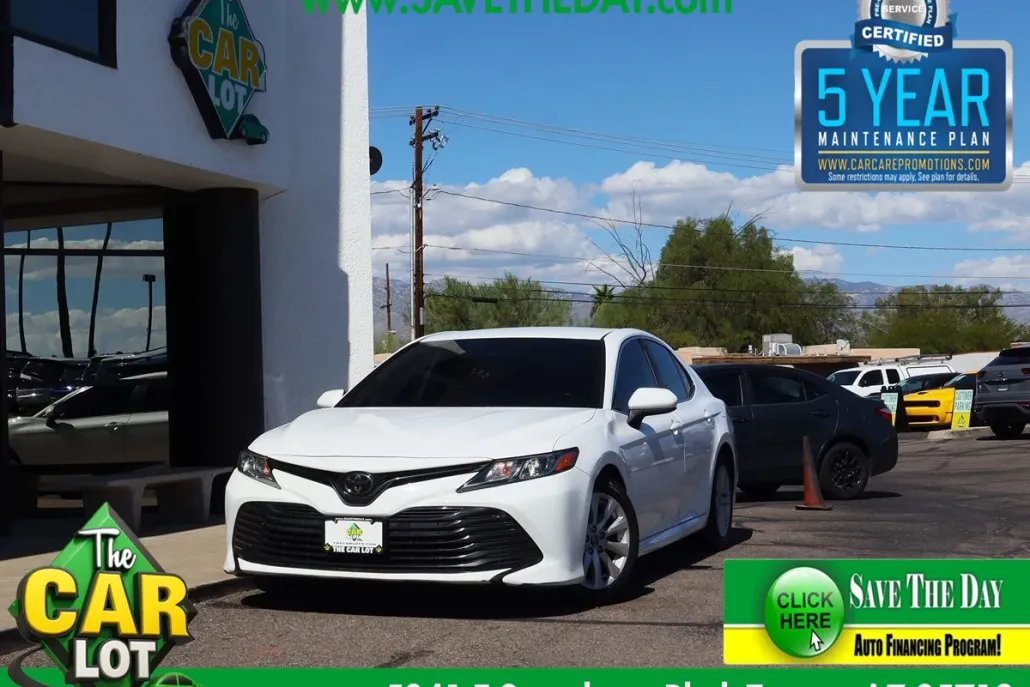 2020 Toyota Camry LE photo 1