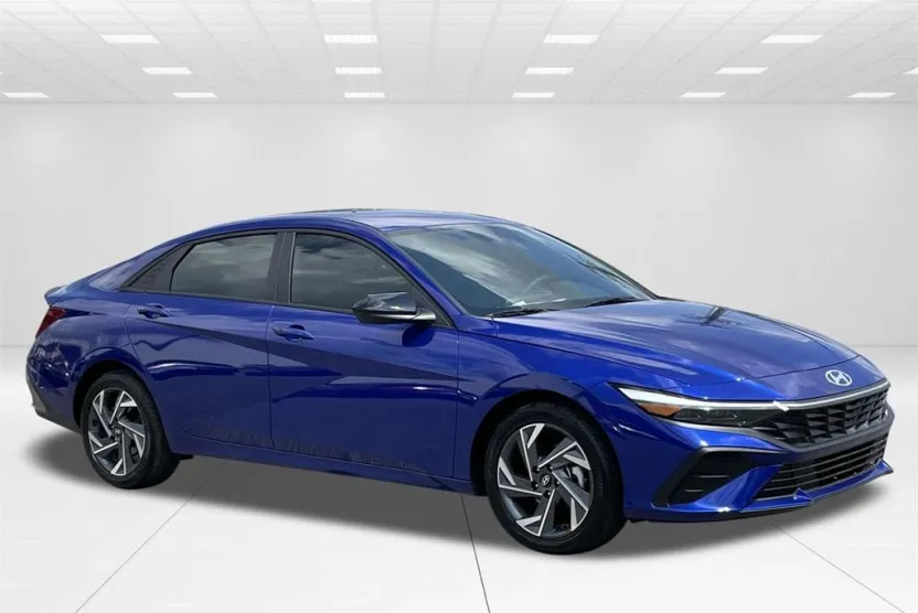 2025 Hyundai Elantra SEL Sport photo 1